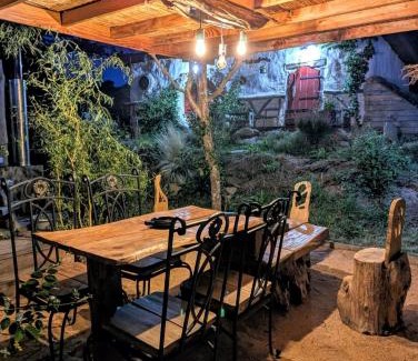Saint-Sulpice-les-Feuilles Cabin | La terre du milieu 87