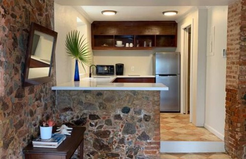 Estate Queens Quarter House | La Terazza w/Queen Bed