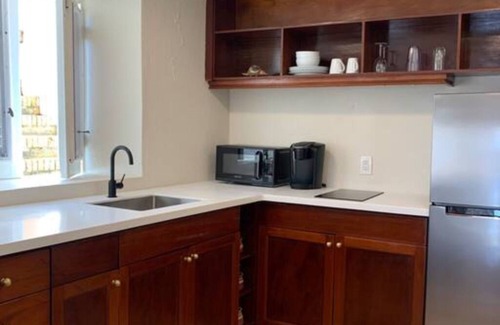 Estate Queens Quarter House | La Terazza w/Queen Bed
