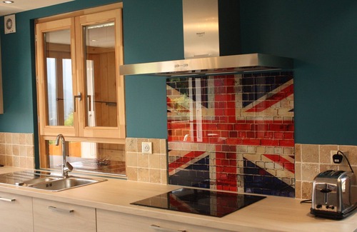 Verchaix Apartment | La Terrasse de Verchaix, 5 mins to ski lift, HOT TUB, panoramic mountain views