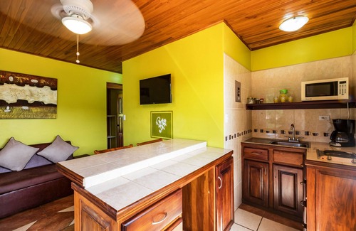 San Roque Bed & Breakfast | La Terraza Guest House B&B