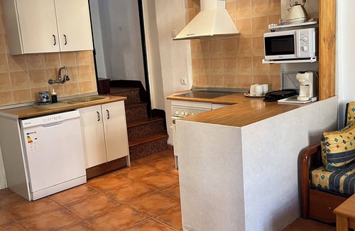 Beiro Apartment | La Torrecilla: the house on the wall