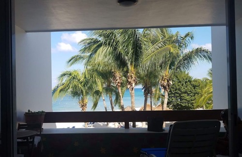 Costa Maya Condo | La Tortuga del Mar 5230 Beachfront 1 BR; breathtaking views of the Caribbean!