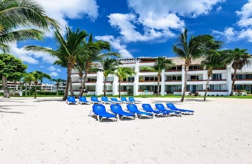Costa Maya Condo | La Tortuga del Mar 5230 Beachfront 1 BR; breathtaking views of the Caribbean!