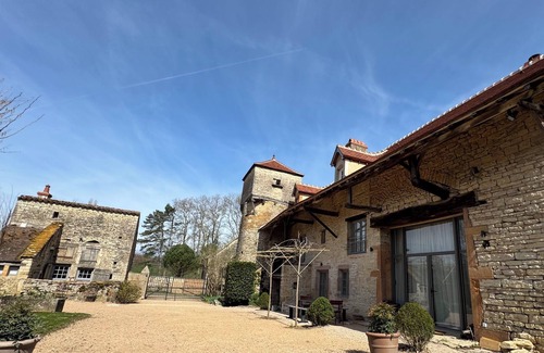 Chapaize House | La Tour Chapaize - Maison de charme de 300m2 avec piscine.