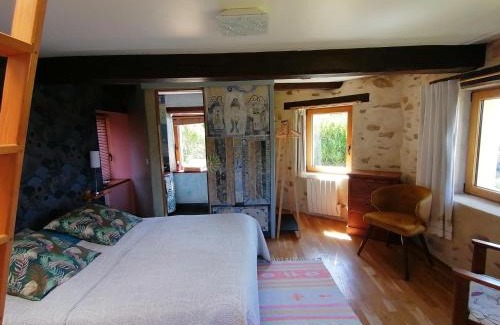 Plozevet Bed & Breakfast | La Tour du Bois Dormant