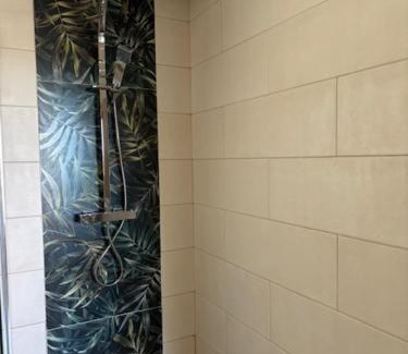 Saint-Genix-sur-Guiers Hotel | La tour du château