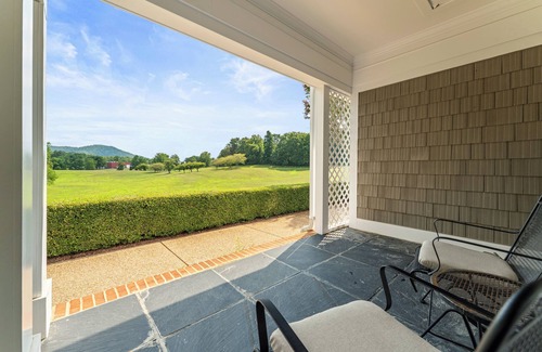 Brightwood Apartment | La Tour Eiffel- Prince Michel Vineyard & Winery n