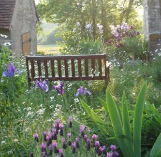 Marcilly-la-Gueurce Bed & Breakfast | La Tour