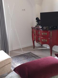 Saint-Saturnin Bed & Breakfast | La Tour Noble