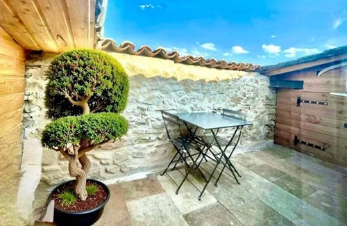 Saint-Genies-de-Malgoires Apartment | La Tropézienne, charm and comfort in the Gard.