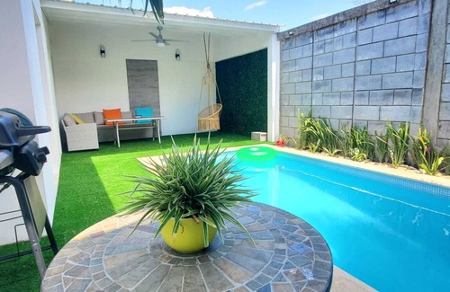 Lago de Apoyo House | La tranquilidad te espera · Casa Violeta con piscina privada
