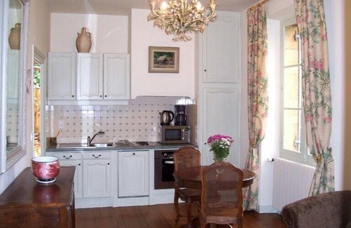 Beynac-et-Cazenac House | La Treille: a charming house in the heart of Biarritz.