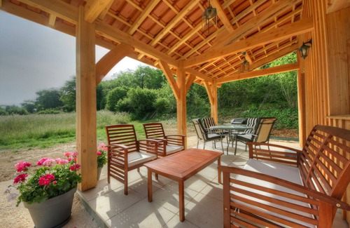 La Chapelle-Aubareil Ski Chalet | La Truite, 2 Bedroomed Chalet with exclusive use of swimming pool, Dordogne