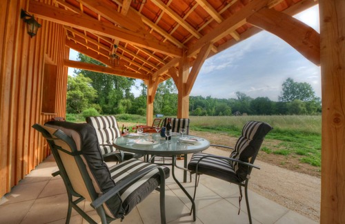 La Chapelle-Aubareil Ski Chalet | La Truite, 2 Bedroomed Chalet with exclusive use of swimming pool, Dordogne