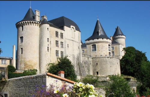 Verteuil-sur-Charente Bed & Breakfast | La Tuilerie