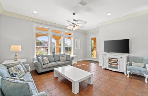 Fort Bay House | La Valencia Villas