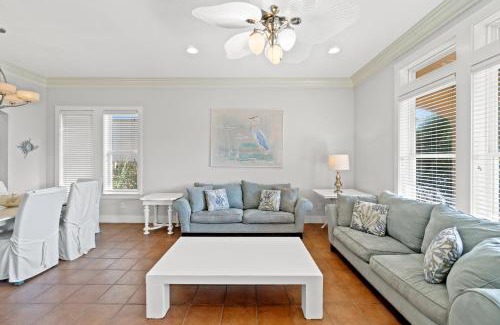 Fort Bay House | La Valencia Villas