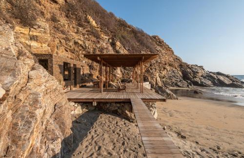 Santa Maria Tonameca Cabin | La Valise Mazunte