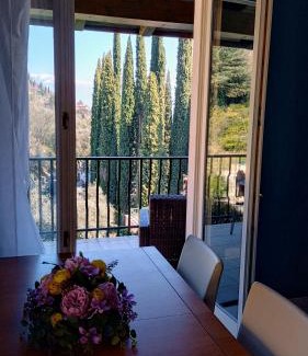 Gardone Riviera Apartment | La Verbena a fianco del Vittoriale, vista piscina, 10 minuti a piedi dal lungo lago