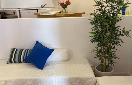 Vernazza Apartment | La Verde di Vernazza - Art Studio - Wi-fi & A/C - Vernazza Rentals
