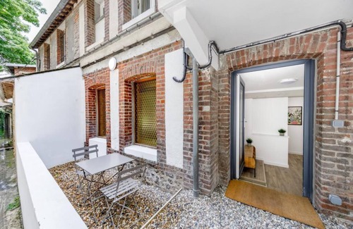 Barentin Apartment | La Vie en Rose - FREE Household Cleaning - Netflix/Prime/Disney + included