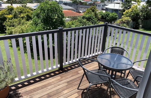 Manly House | La Vie en Rose is 2 bedroom Home with Bay Views