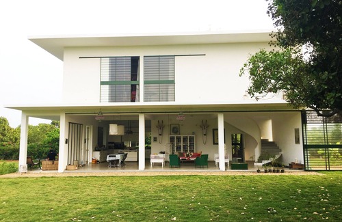 Bommayapalayam Villa | La Vie en Rose with Private Pool