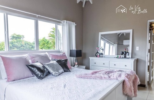 Oranjestad Bed & Breakfast | La Vie est Belle