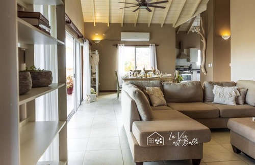 Oranjestad Bed & Breakfast | La Vie est Belle