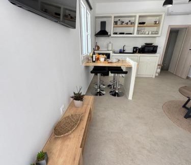Glisidia Apartment | La vie est belle Luxury Residence With Jacuzzi 1