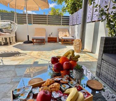Glisidia Apartment | La vie est belle Luxury Residence With Jacuzzi '2'