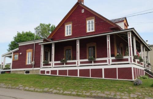 Mauricie House | la vieille Maison Rouge