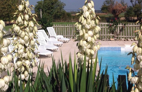 Hanc House | La Vigne- Beautiful 2 bed converted barn with shared Swimming Pool.