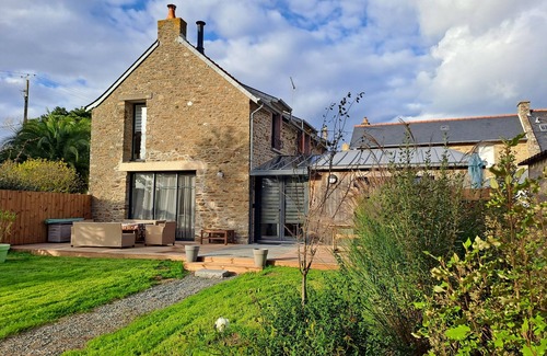 Cancale House | LA VIGNE FLEURIE, family house 450m from the beach