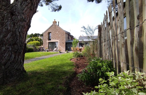 Cancale House | LA VIGNE FLEURIE, family house 450m from the beach