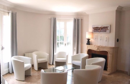 Saint-Jouan-des-Guerets House | La Villa by Interhome