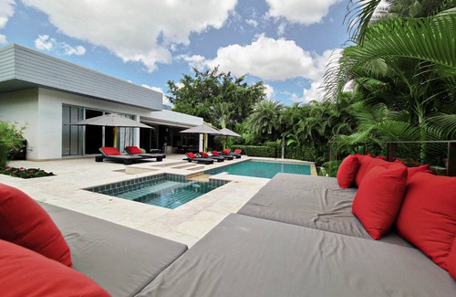 Hin Lek Fai Villa | La Villa, Baan Ing Phu, Black Mountain