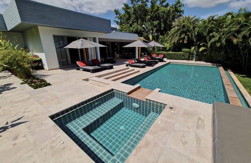 Hin Lek Fai Villa | La Villa, Baan Ing Phu, Black Mountain