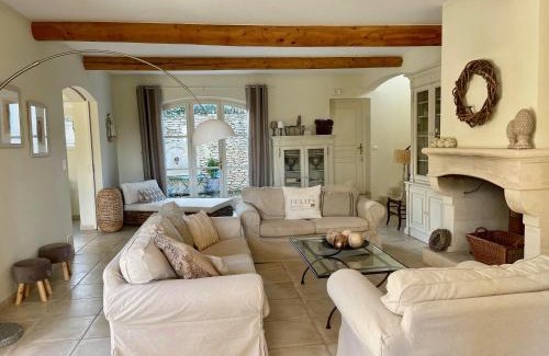 Cabrieres-d'Avignon Villa | La Villa Baronnette