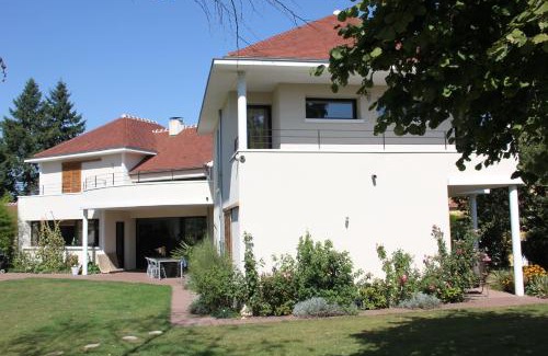 Bussy-Saint-Martin Bed & Breakfast | La Villa Blanche
