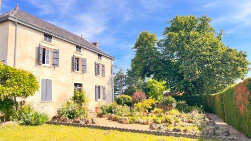 Saint-Martin-du-Lac House | La Villa De L'etang Burgundy