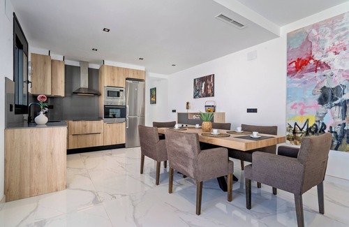 El Roc de Sant Gaieta Villa | 'La Villa Del Roc' with Private Pool, Wi-Fi and Air Conditioning