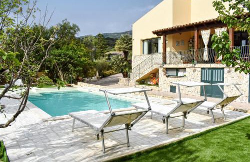 Poggio dei Pini Bed & Breakfast | La Villa Incantata