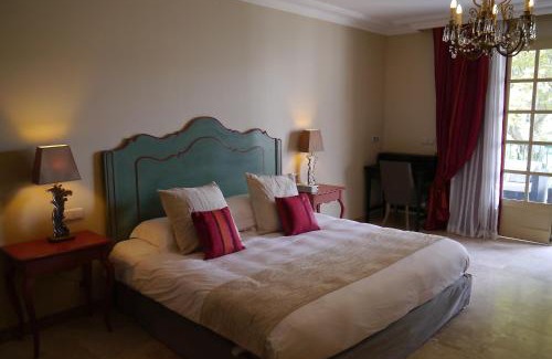 Aigues-Mortes Medieval City Hotel | La Villa Mazarin