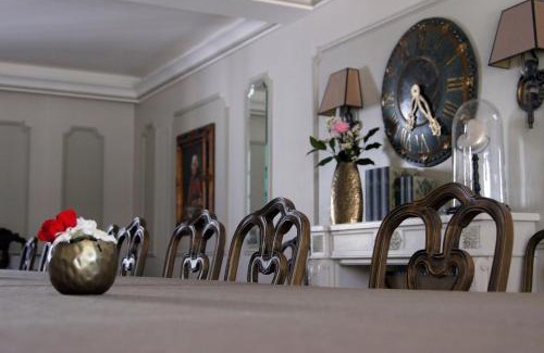 Aigues-Mortes Medieval City Hotel | La Villa Mazarin