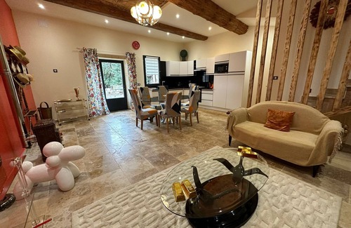 Arles Villa | La villa Orange - Domaine de la tapie de Bouchet - in Camargue
