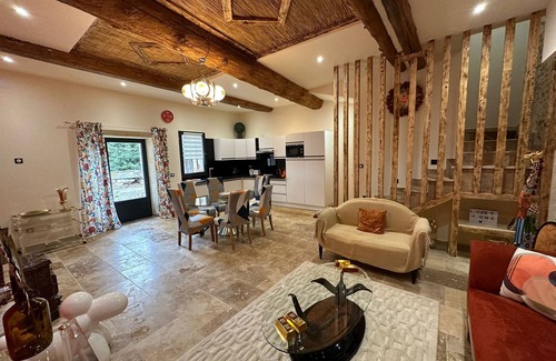 Arles Villa | La villa Orange - Domaine de la tapie de Bouchet - in Camargue