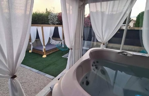 Gard Rhodanien Apartment | La Villa Romane Love & Spa