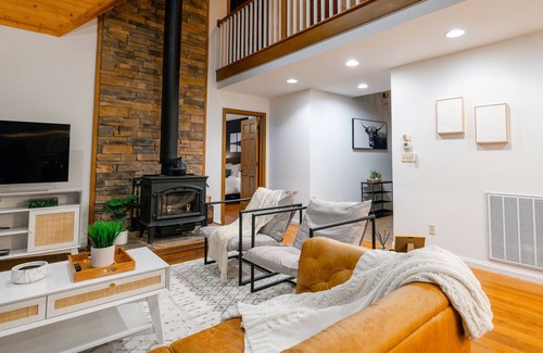 Mountain Base Cabin | La Vista - snowshoe, WV